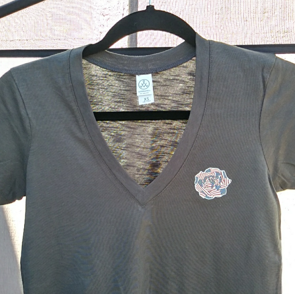 NWOT USA Rose V-Neck - Picture 2 of 3
